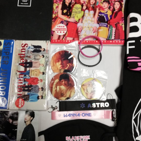 Deluxe KPOP Multifandom Mystery Box - Picture 2 of 5